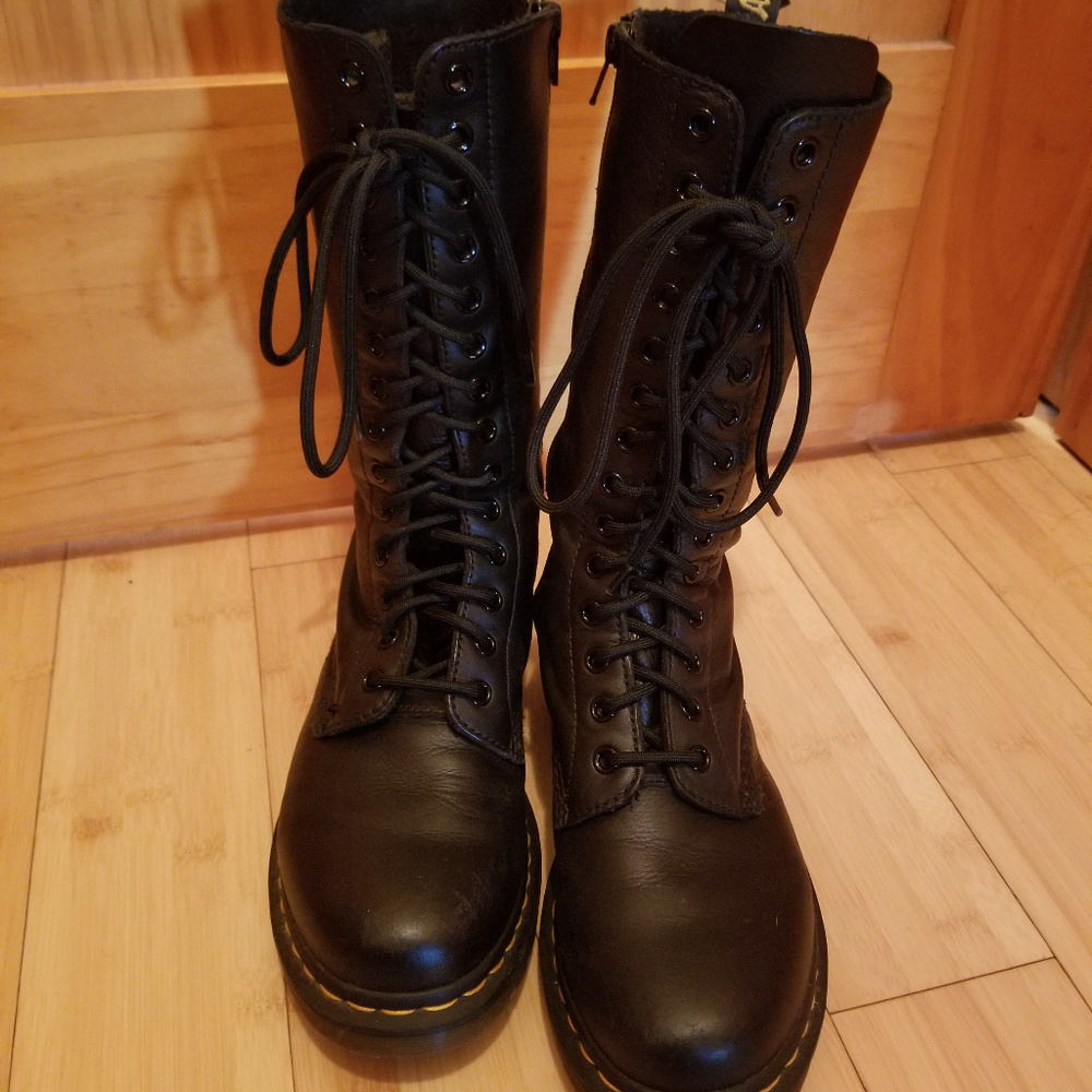 Dr. Martens 1B99 Boots